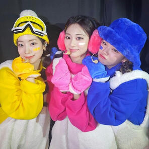 (from left to right) dahyun, tzuyu, and jeongyeon from twice